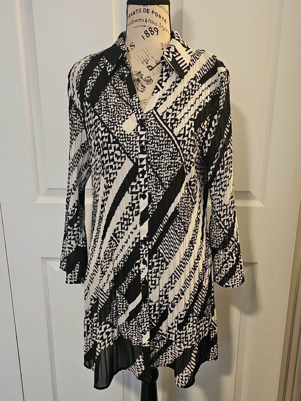 Alfani Black and White Geometric Button-Front Blouse/dress